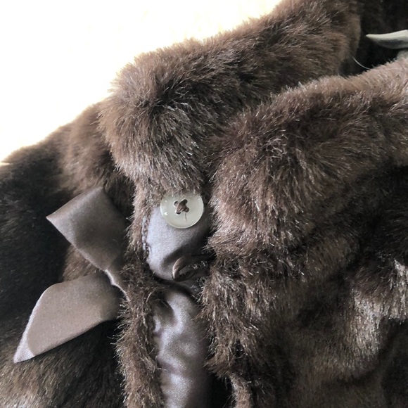 Baby Gap Faux fur Cape with matching Hat - Picture 5 of 10